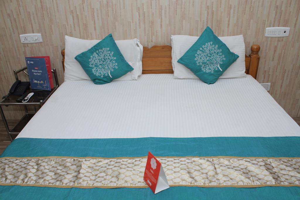R B Residency Hotel Ченай Екстериор снимка