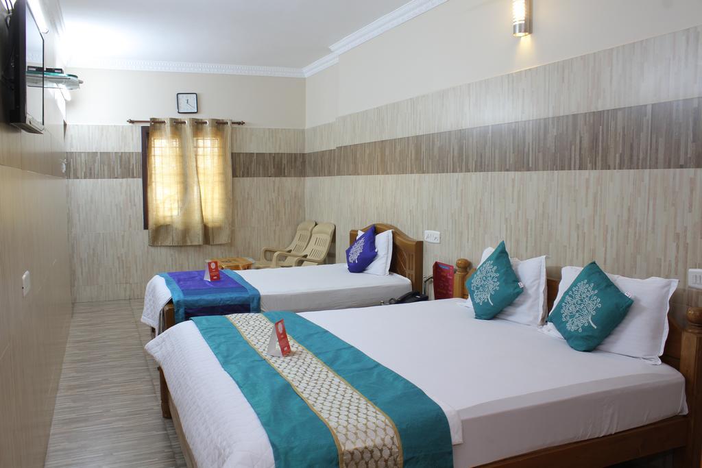 R B Residency Hotel Ченай Екстериор снимка