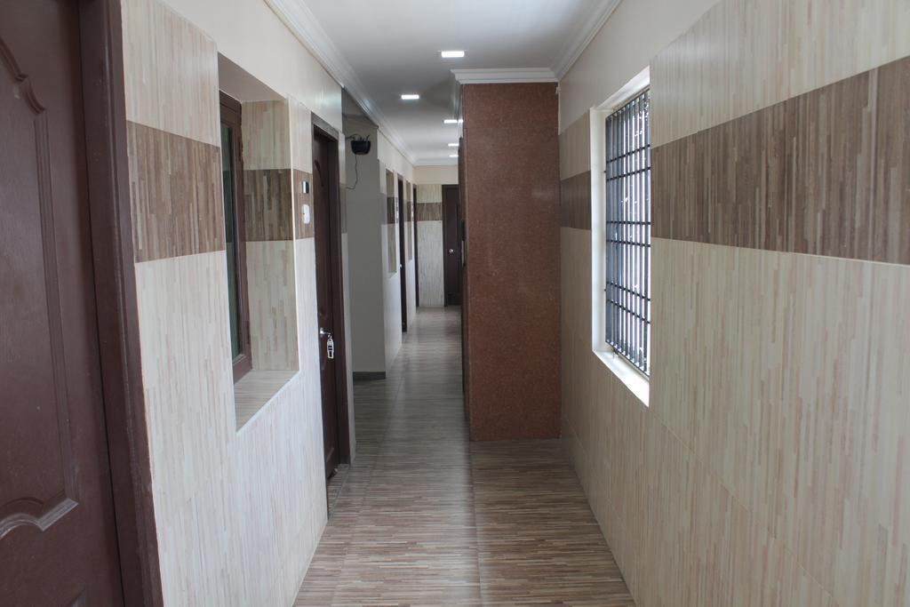 R B Residency Hotel Ченай Екстериор снимка